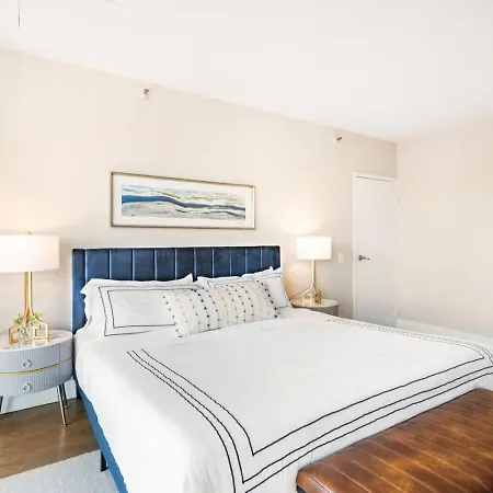 Lux Dtown Penthouses 9bd-9ba Sleep 25 Parking, Pool, Gym *