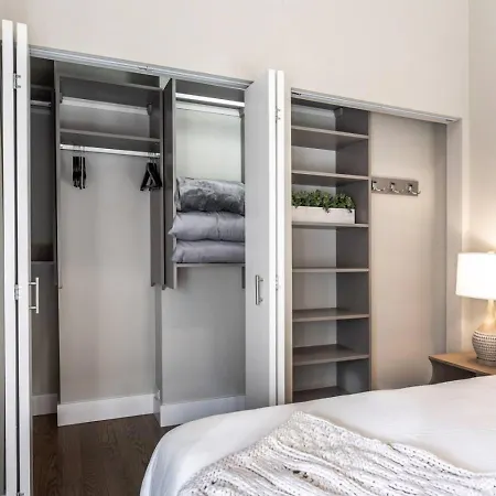 Apartment Lux Dtown Penthouses 9bd-9ba Sleep 25 Parking, Pool, Gym *