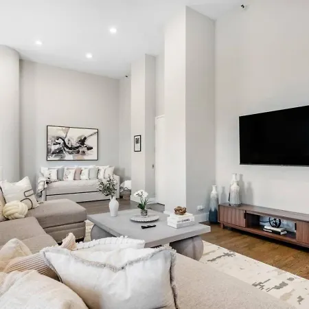 Lux Dtown Penthouses 9bd-9ba Sleep 25 Parking, Pool, Gym *