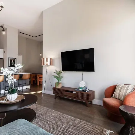 Lux Dtown Penthouses 9bd-9ba Sleep 25 Parking, Pool, Gym Apartment