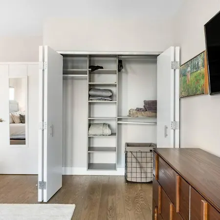 Lux Dtown Penthouses 9bd-9ba Sleep 25 Parking, Pool, Gym Chicago