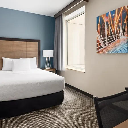 La Quinta & By Wyndham Downtown Chicago