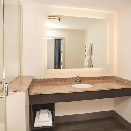 La Quinta & By Wyndham Downtown Hotel Chicago