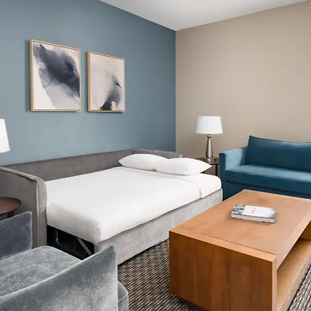 La Quinta & By Wyndham Downtown Chicago