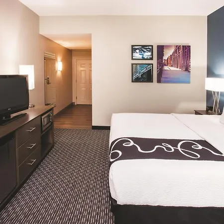 La Quinta & By Wyndham Downtown