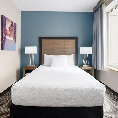 La Quinta & By Wyndham Downtown Hotel