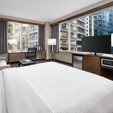 La Quinta & By Wyndham Downtown Chicago