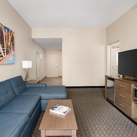 La Quinta & By Wyndham Downtown