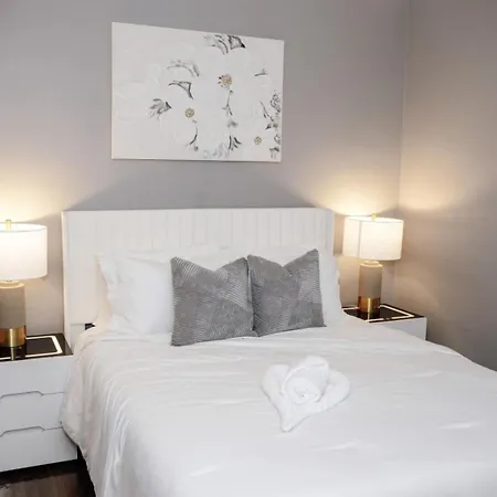Apartment Sleeps7 • 2br • Coffee Station • Backyard W/ Grill Chicago