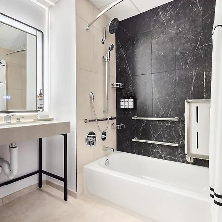 Hyatt Regency 4*