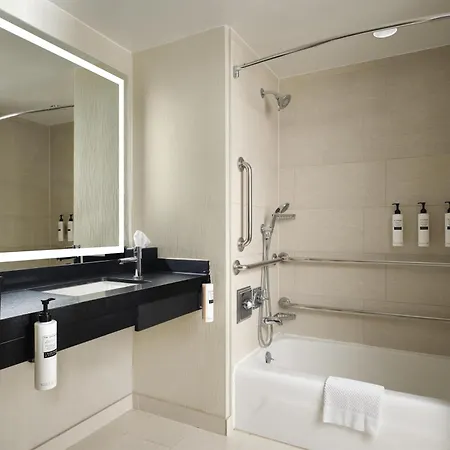 Hotel Embassy By Hilton Downtown Magnificent Mile