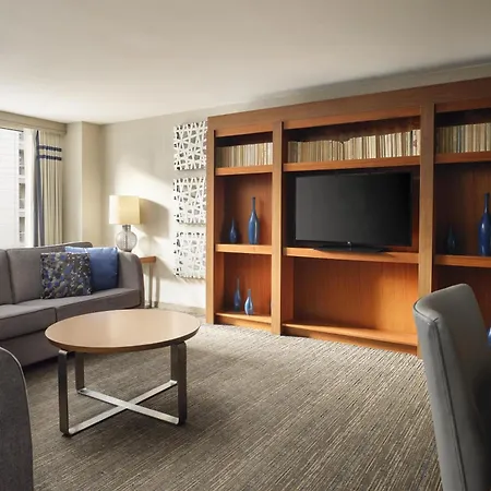 Hotel Embassy By Hilton Downtown Magnificent Mile 4*