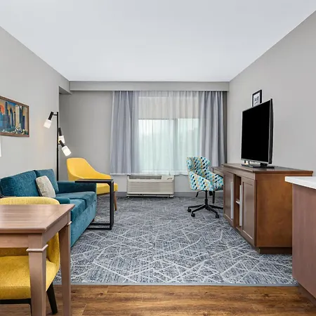 Hampton North-loyola Station, Il Hotel