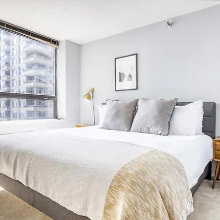 Streeterville W Gym Pool Nr Navy Pier Chi-406 * Chicago