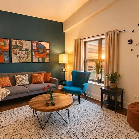 Mccormick Place 420 Friendly 3br In Downtown With Optional Parking Sleeps 8 Guests Near Soldier Field, Grant Park And Lakefront Trail