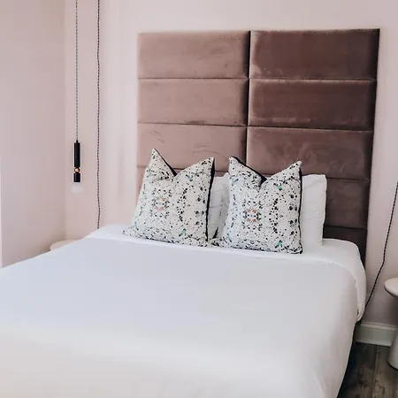 Hotel The Neighborhood - Lincoln Park 501 - Three Bedroom Penthouse *