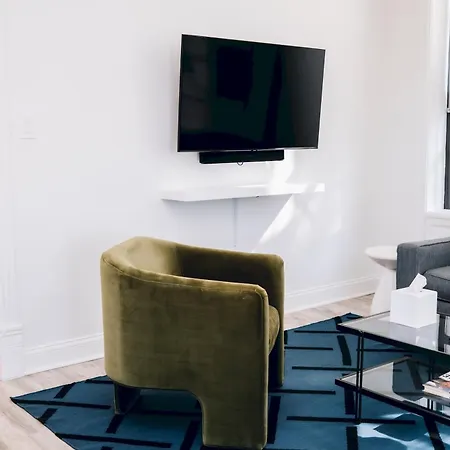 The Neighborhood - Lincoln Park 501 - Three Bedroom Penthouse
