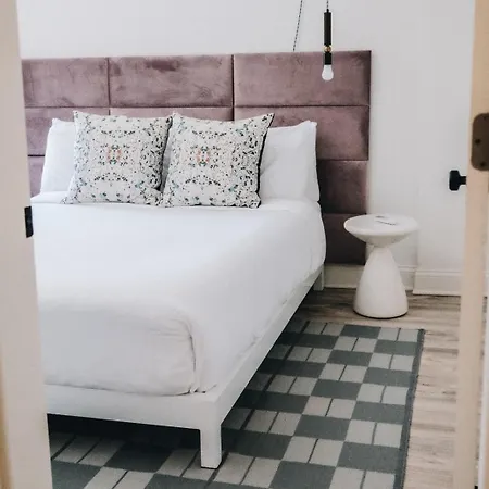 Hotel The Neighborhood - Lincoln Park 501 - Three Bedroom Penthouse *