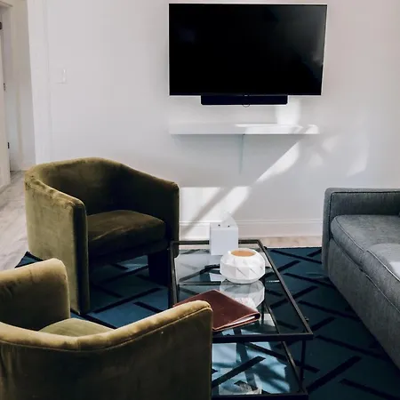 The Neighborhood - Lincoln Park 501 - Three Bedroom Penthouse