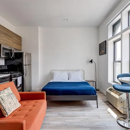 747 Lofts By Redawning - River West, Third Floor Hotel