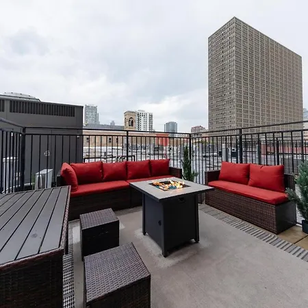 Apartment Modern South Loop 2br With View Of Skyline Patio And Gym Access Near Mccormick Place Convention Center & Museum Campus Chicago