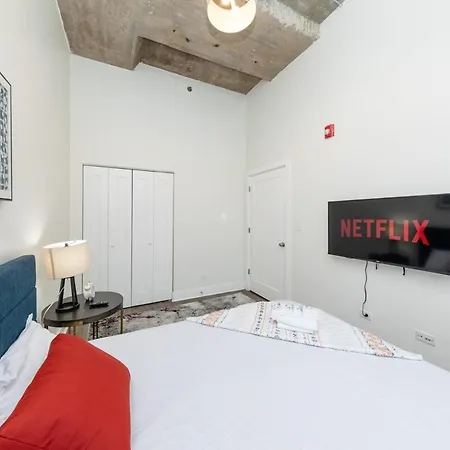 Modern South Loop 2br With View Of Skyline Patio And Gym Access Near Mccormick Place Convention Center & Museum Campus *