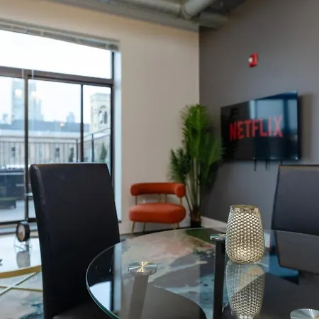 Apartment Modern South Loop 2br With View Of Skyline Patio And Gym Access Near Mccormick Place Convention Center & Museum Campus Chicago