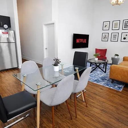 Apartment Views And Convenient 3br For Group Of 8 Guests Near Mccormick, Shedd Aquarium, Museum Campus & Navy Pier