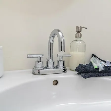 Apartment 2br Escape With Optional Parking Near Mccormick Place, Navy Pier, Shedd Aquarium, And Millennium Park *