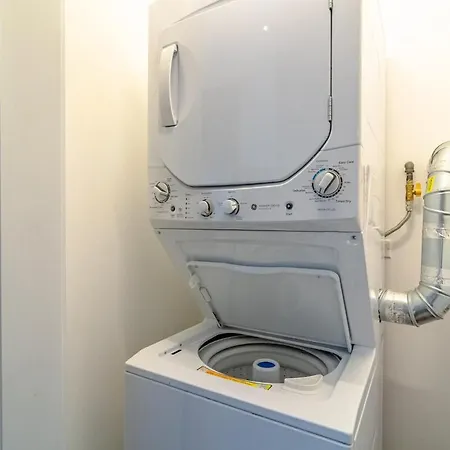 Apartment 2br Escape With Optional Parking Near Mccormick Place, Navy Pier, Shedd Aquarium, And Millennium Park