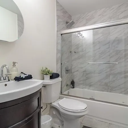 2br Escape With Optional Parking Near Mccormick Place, Navy Pier, Shedd Aquarium, And Millennium Park