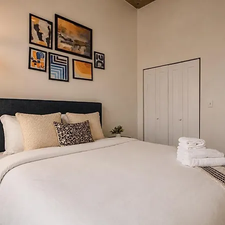 Skyline 2br In South Loop With Optional Parking & Gym Access Near Museum Campus And Mccormick Place