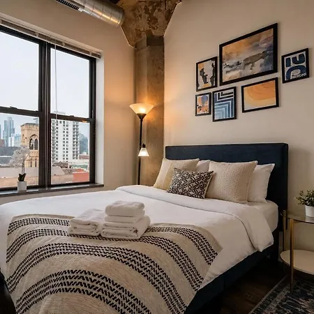 Skyline 2br In South Loop With Optional Parking & Gym Access Near Museum Campus And Mccormick Place Apartment