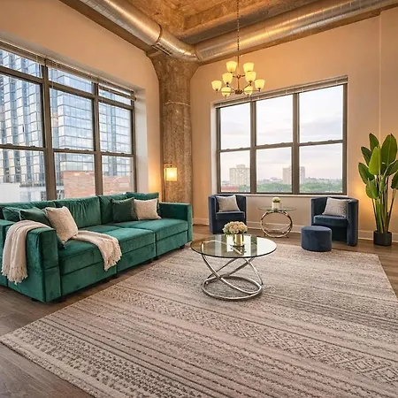 Apartment Spacious 3br Corner With Optional Parking And Gym Access Near Mccormick Place, Grant Park And Soldier Field *