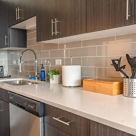 Spacious 3br Corner With Optional Parking And Gym Access Near Mccormick Place, Grant Park And Soldier Field * Chicago