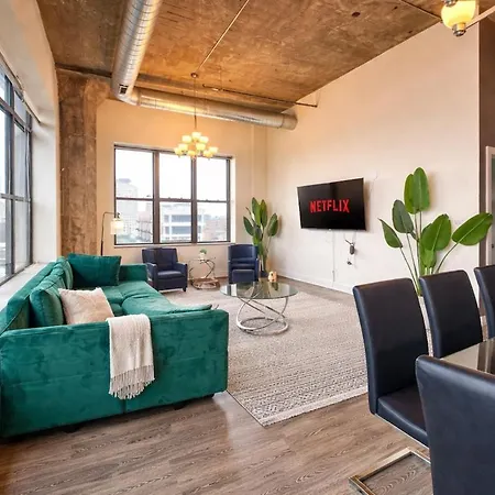 Spacious 3br Corner With Optional Parking And Gym Access Near Mccormick Place, Grant Park And Soldier Field * Chicago