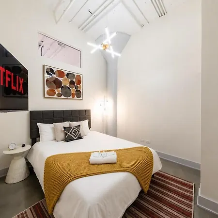 Luxury 6br Loft Perfect For 12 Guests With Skyline Views, Optional Parking And Gym Access Near Mccormick Place And Soldier Field Chicago