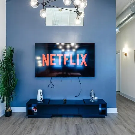Luxury 6br Loft Perfect For 12 Guests With Skyline Views, Optional Parking And Gym Access Near Mccormick Place And Soldier Field *