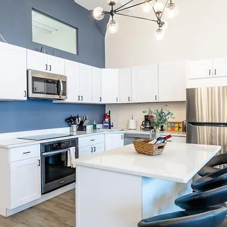 Luxury 6br Loft Perfect For 12 Guests With Skyline Views, Optional Parking And Gym Access Near Mccormick Place And Soldier Field Apartment