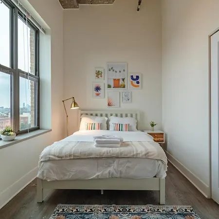 Spacious 3br Corner With Optional Parking And Gym Access Near Mccormick Place, Grant Park And Soldier Field Apartment *