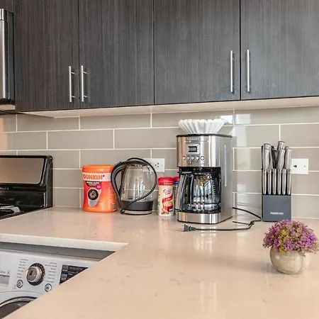Spacious 3br Corner With Optional Parking And Gym Access Near Mccormick Place, Grant Park And Soldier Field Apartment