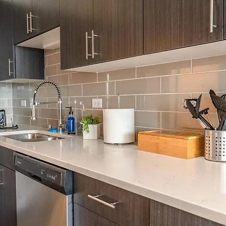 Apartment Spacious 3br Corner With Optional Parking And Gym Access Near Mccormick Place, Grant Park And Soldier Field