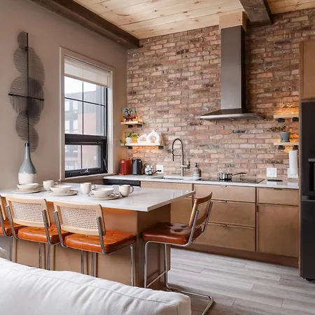 Pulaski Point Apartment