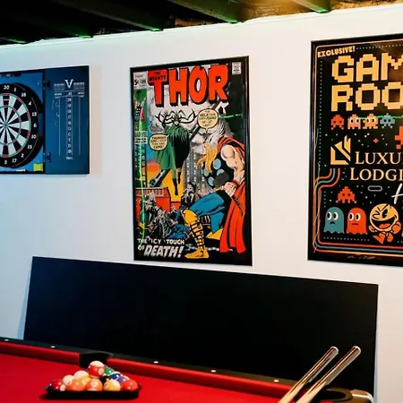 Sleeps 18 7br Gym Game Theater Holiday home Chicago