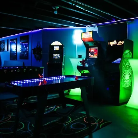 Holiday home Sleeps 18 7br Gym Game Theater Chicago