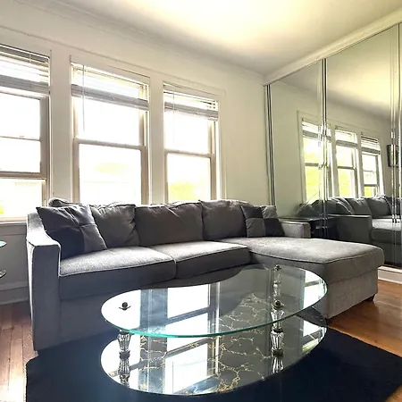 Apartment Prime Location - Cozy 3bd Near Downtown! Free Parking & Fast Wifi!