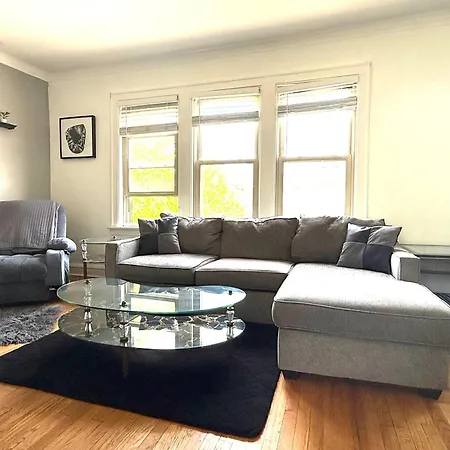 Prime Location - Cozy 3bd Near Downtown! Free Parking & Fast Wifi! * Chicago