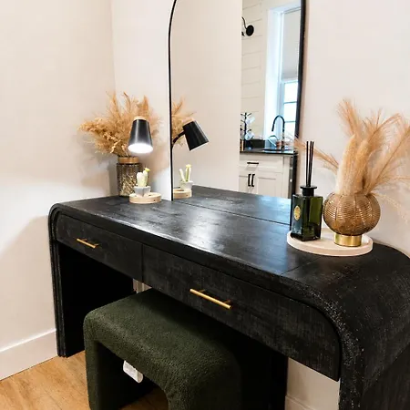 Designer Hideaway Private Patio Near Wicker Park Apartment Chicago