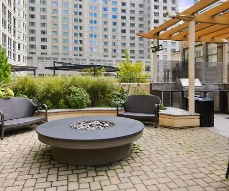 The Bernadin- Designer 3br Center With Balcony *