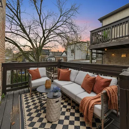 Boutique Retreat Private Patio Fire Pit Apartment Chicago